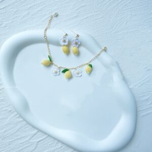 Wholesale crochet lemon bracelets jewelry with mini lemon charms and white flowers from factory