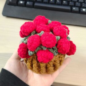 dcrafted crochet flower coaster with red roses, ideal as a Valentine's Day gift wholesale.
