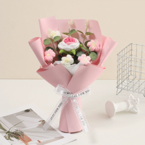 Beautiful crochet rose bouquet in pink packaging, ideal as a Valentine's Day flower gift wholesale.